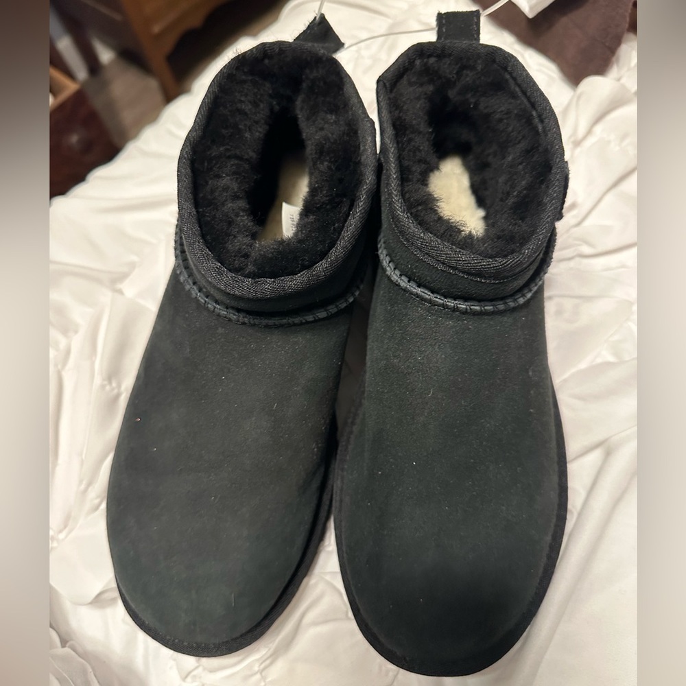Authentic UGG short boots never worn.